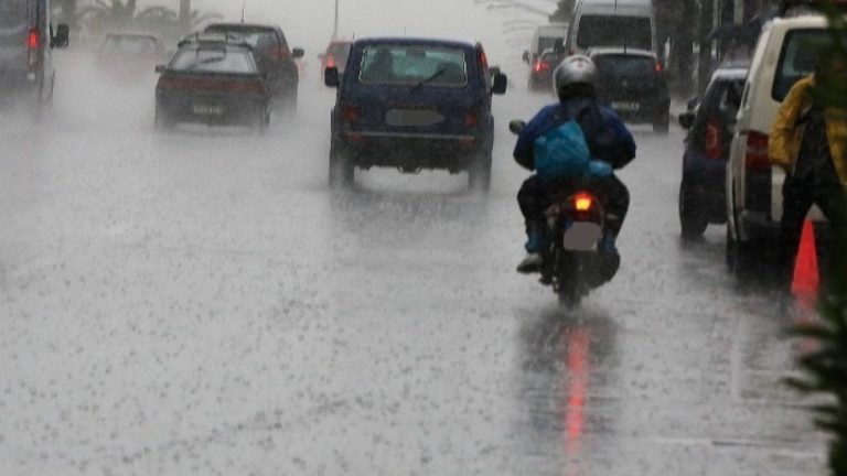 Προβλήματα σε σημεία των οδικών δικτύων της Αχαΐας και της Αιτωλοακαρνανίας λόγω βροχοπτώσεων και παγετού