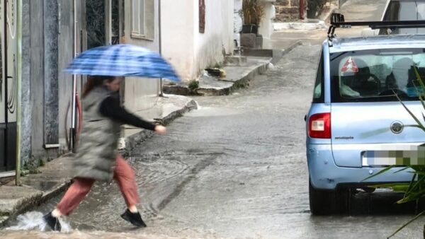 Οδηγούσες και έβρεξες πεζό; Μάθε το πρόστιμο