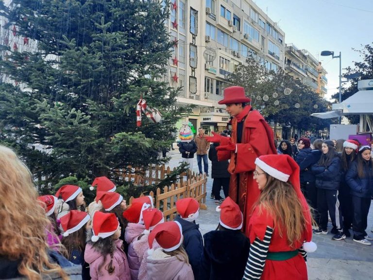 Σέρρες: Μαθητές στόλισαν το δέντρο των ζαχαρωτών στην Πολιτεία των Ευχών - video