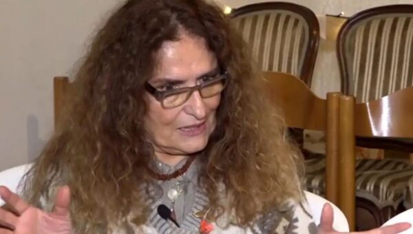 Σοφία Φιλιππίδου: «Έκανα μια ωραία φωτιά και τα έκαψα για να τελειώνω με τη στενάχωρη περίοδο της μελαγχολίας μου»