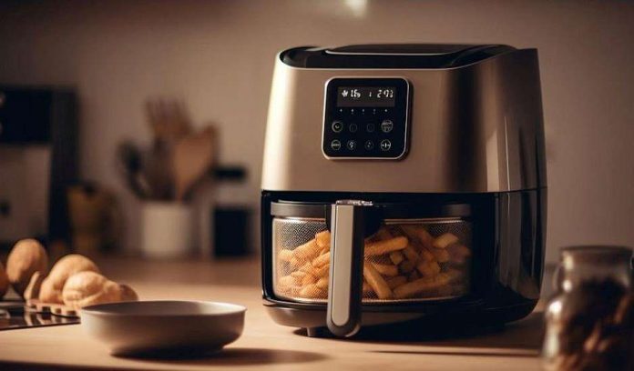 Air Fryer: Το κόλπο που μπορεί να κάνει τη συσκευή να «καθαρίζεται μόνη της» ενώ τρώτε το φαγητό σας