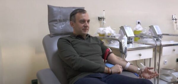 Ο Τάσος Χατζηβασιλείου και οι συνεργάτες του αιμοδότησαν στο Νοσοκομείο Σερρών στέλνοντας το μήνυμα της εθελοντικής αιμοδοσίας - video