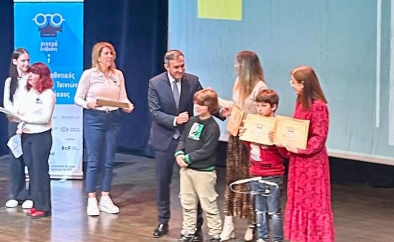 Ο Τάσος Χατζηβασιλείου στη βράβευση των μαθητικών ταινιών μικρού μήκους - Βραβείο και στο 2ο Γυμνάσιο Σερρών