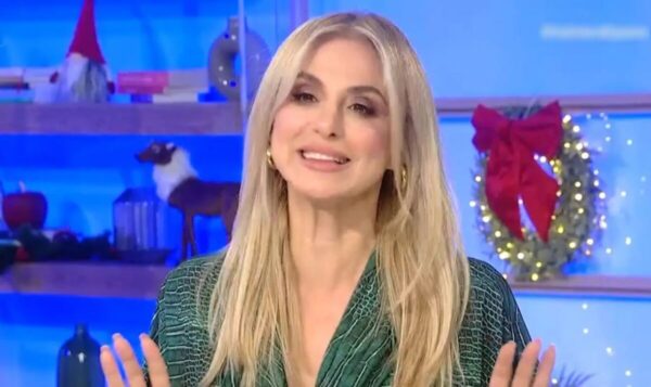 Ζωή Κρονάκη για το προσβλητικό σχόλιο από δύο δημοσιογράφους: «Μου λένε… μπράβο σας, κουνιέται ολόκληρο το πρόσωπό σας»