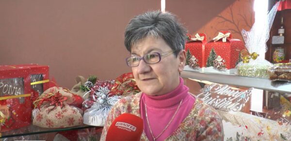 Λαχταριστές βασιλόπιτες από το ζαχαροπλαστείο Μακεδονικό - Παραδοσιακές αλλά και Panettone και Dubai - video