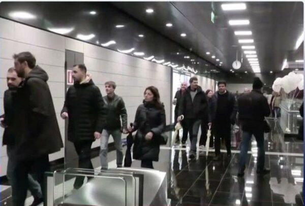 Γεμάτο κόσμο και σήμερα παρά την κακοκαιρία το Μετρό της Θεσσαλονίκης - video