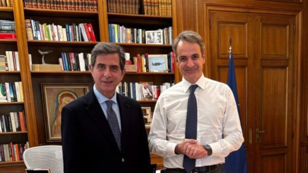 Συνάντηση εργασίας του Πρωθυπουργού Κ.Μητσοτάκη με τον ΥΜΑΘ Κ.Γκιουλέκα στο Μαξίμου