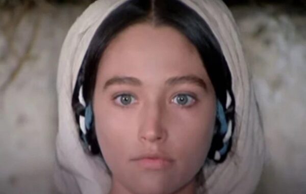 Πέθανε η ηθοποιός Ολίβια Χάσεϊ – Είχε υποδυθεί την Παναγία στη σειρά «Ο Ιησούς από την Ναζαρέτ»