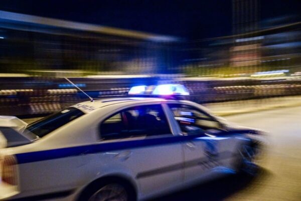 Λάρισα: Αιματηρό επεισόδιο έξω από μπαρ- Μαχαιρώθηκε 27χρονος