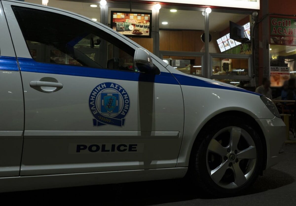 Θεσσαλονίκη: Πάνω από 100 μαϊμού πίνακες έργων Ελλήνων ζωγράφων κατασχέθηκαν από την αποθήκη στη Σβώλου