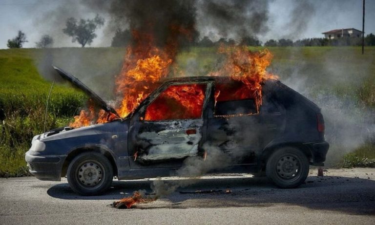 Στις φλόγες όχημα στη Χανιώτη Χαλκιδικής