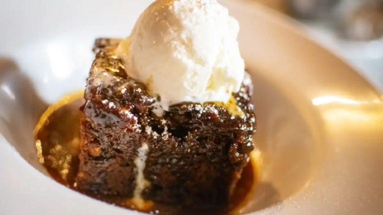 Υγρή πουτίγκα καραμέλας: Γνωστή και ως sticky toffee pudding