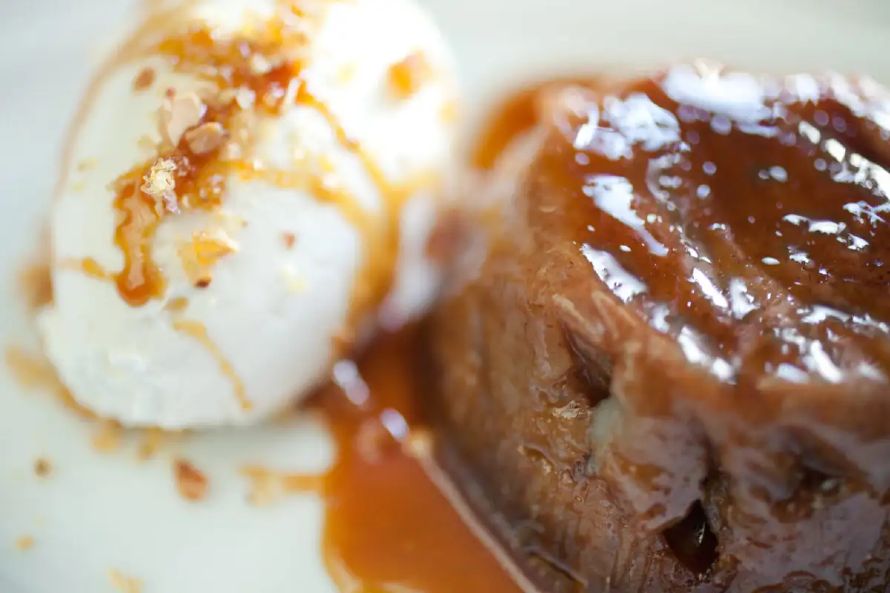 Υγρή πουτίγκα καραμέλας: Γνωστή και ως sticky toffee pudding