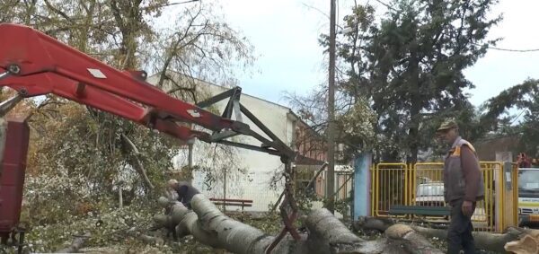 "Μικροζημιές" άφησε το πέρασμα της «BORA» από τον νομό Σερρών - video