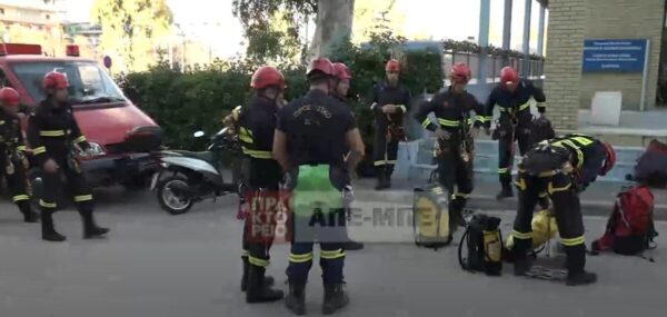 Μέλη του Πυροσβεστικού Σώματος ετοιμάζονται να μοιράσουν δώρα σε παιδιά που νοσηλεύονται - video