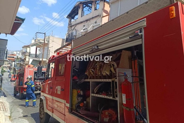 Θεσσαλονίκη: Υπό έλεγχο η φωτιά σε λέβητα πετρελαίου σε μονοκατοικία στο Ωραιόκαστρο (video)