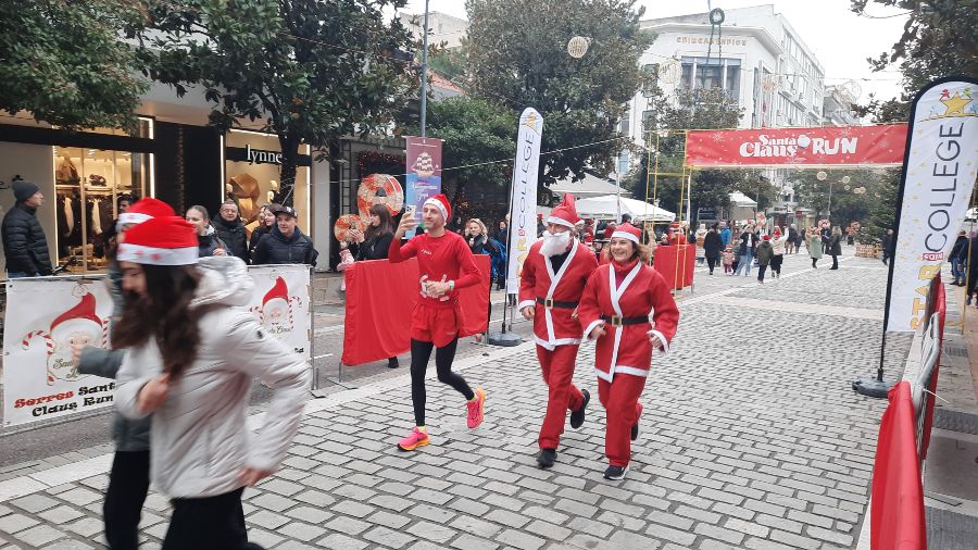 Με επιτυχία πραγματοποιήθηκε το πρωί της Κυριακής 15 Δεκεμβρίου 2024, ο 3ος Αγώνας με την ονομασία «Santa Claus run» στην πόλη των Σερρών, στο πλαίσιο δράσεων της Πολιτείας των Ευχών. 