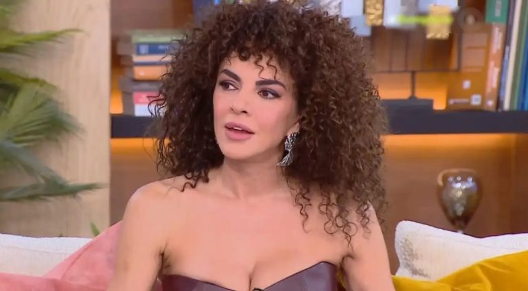 Μαρία Σολωμού: «Με έπνιγαν τα τετριμμένα των κανονικών οικογενειών που τηρούσαν οι γονείς μου»
