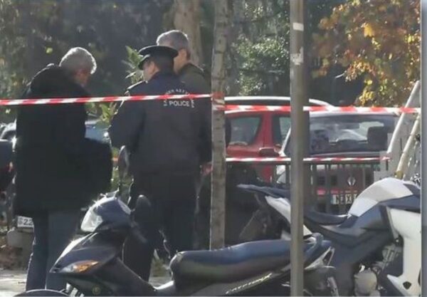Κακουργηματική δίωξη ασκήθηκε εις βάρος του 41 ετών Ελληνο-ιρλανδού που κατείχε εκρηκτικό μηχανισμό, απειλώντας να τον ενεργοποιήσει μπροστά από το δικαστικό μέγαρο της Θεσσαλονίκης, όπου τελικώς ακινητοποιήθηκε από αστυνομικούς και συνελήφθη. Την έρευνα για την υπόθεση ανέλαβε η Αντιτρομοκρατική Υπηρεσία της ΕΛ.ΑΣ.