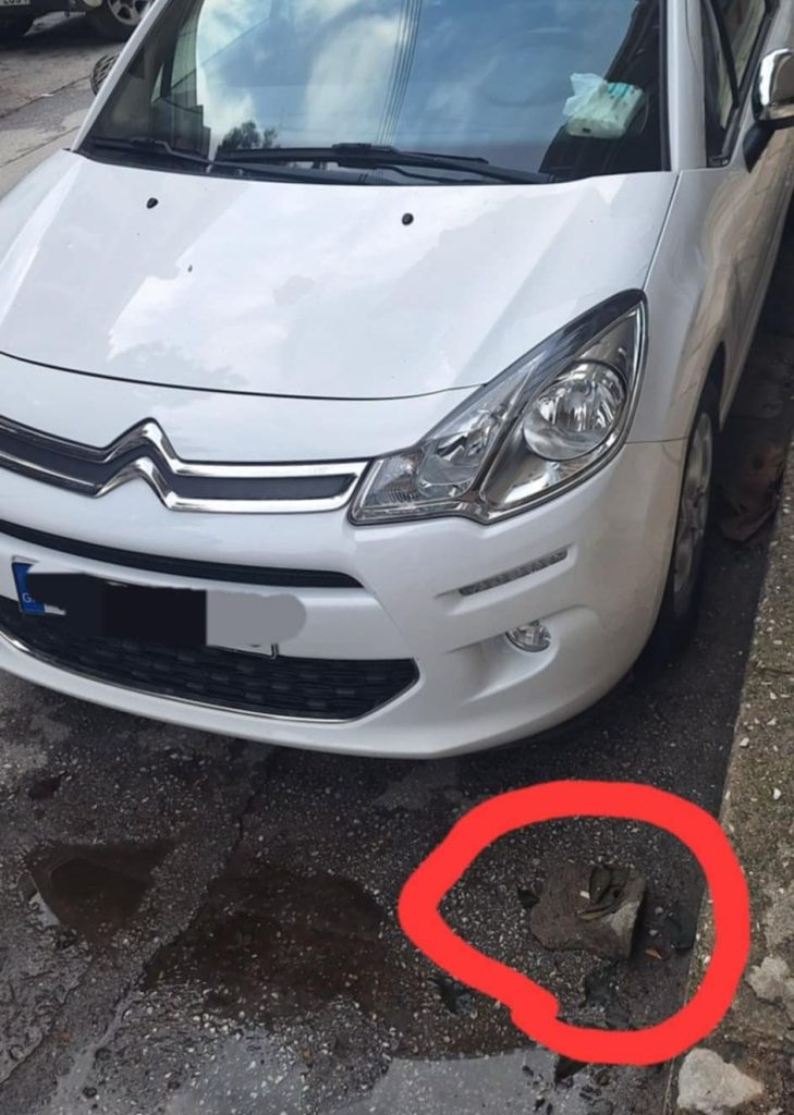 Σέρρες: Γλίτωσε από τύχη το τσιμεντένιο τούβλο στο κεφάλι που κατέληξε στο παρμπριζ αυτοκινήτου - φωτογραφίες