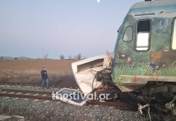 Νεκρός 59χρονος οδηγός οχήματος που παρασύρθηκε από τρένο στο Κιλκίς – Eικόνες από το σημείο της τραγωδίας