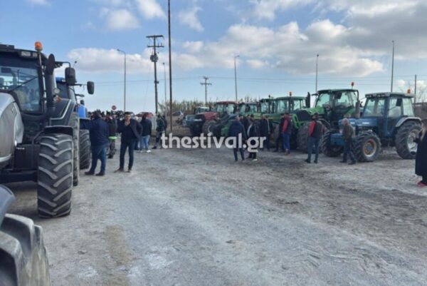 Θεσσαλονίκη: Αγρότες στα Μάλγαρα προσπάθησαν να κλείσουν την Εθνική – Συνάντησαν τον φραγμό της ΕΛ.ΑΣ. (video)
