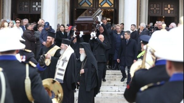Ολοκληρώθηκε το λαϊκό προσκύνημα στο σκήνωμα του Αρχιεπισκόπου Αναστάσιου στη Mητρόπολη