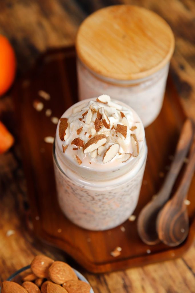 Η πουτίγκα τσία με γεύση carrot cake είναι ένα απίθανο υγιεινό γλυκό