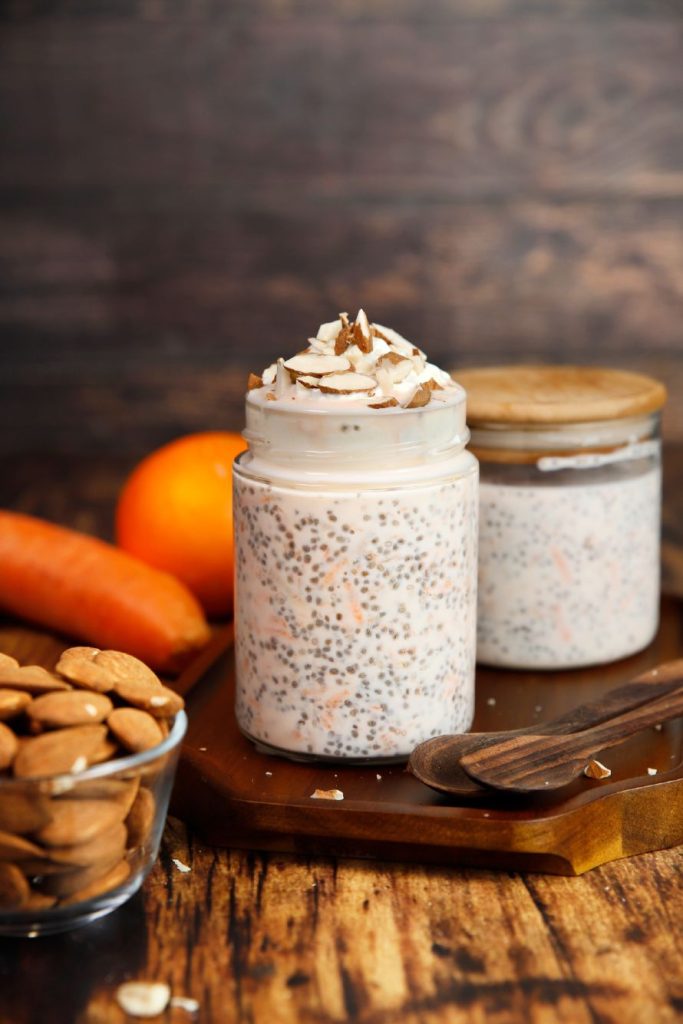 Η πουτίγκα τσία με γεύση carrot cake είναι ένα απίθανο υγιεινό γλυκό