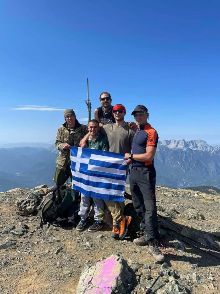 Η ιστορία του Πανάγου, που θέλει να σκαρφαλώσει στο Κιλιμάντζαρο, με τη βοήθεια των φίλων του