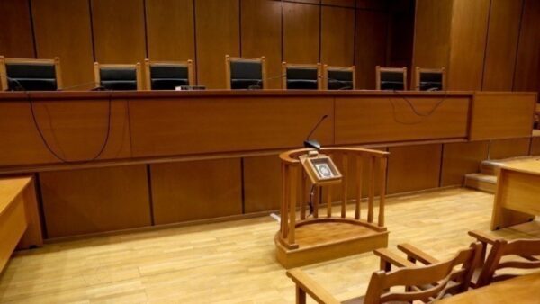 Για την Πέμπτη 30 Ιανουαρίου αναβλήθηκε η δίκη του επιδειξία που συνελήφθη στο Περιστέρι- Παραμένει κρατούμενος με εντολή του δικαστηρίου
