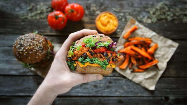Μήπως τελικά το veganuary ωφελεί εσένα -ίσως και το κατοικίδιο σου- πιο μακροπρόθεσμα;