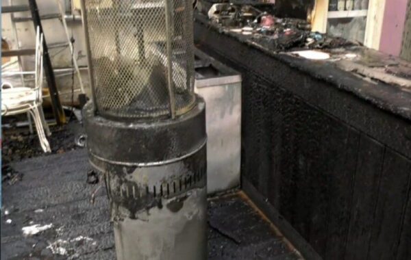 Θεσσαλονίκη: Κάηκε εξωτερικός χώρος καφέ - μπαρ, πήρε φωτιά η θερμάστρα υγραερίου