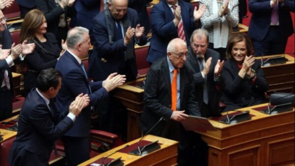 Νέος πρόεδρος της Βουλής ο Νικήτας Κακλαμάνης - Εξελέγη με 247 ψήφους