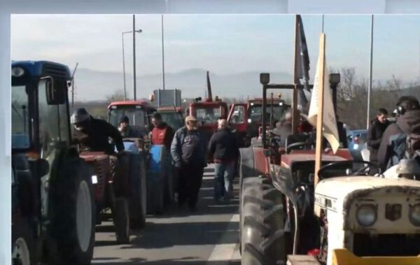 Καρδίτσα: Ενισχύθηκε το μπλόκο – Στη Βουλή στραμμένα τα βλέμματα των αγροτών