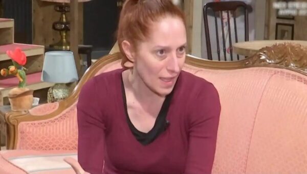 Κόρα Καρβούνη: «Το κομμάτι της τελειότητας με ενοχλούσε ανέκαθεν στα social media, με κούρασαν»