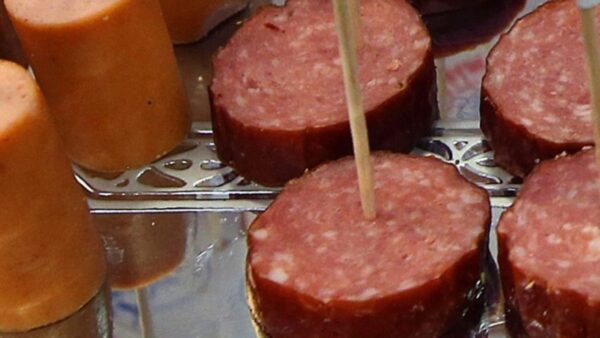 Η κατανάλωση επεξεργασμένου κόκκινου κρέατος αυξάνει τον κίνδυνο άνοιας και γνωστικής έκπτωσης