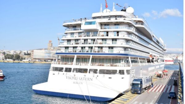 Το πρώτο κρουαζιερόπλοιο της χρονιάς στο λιμάνι του Πειραιά