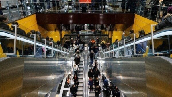 Θεσσαλονίκη: Δύο πτώσεις ηλικιωμένων σε σκάλες στον σταθμό “Αγίας Σοφίας” του Μετρό