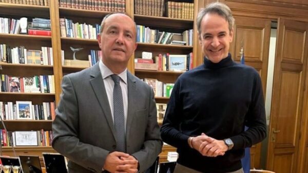 Συνάντηση του πρωθυπουργού Κ. Μητσοτάκη με τον βουλευτή Β΄ Θεσσαλονίκης της Ν.Δ. Θ. Καράογλου