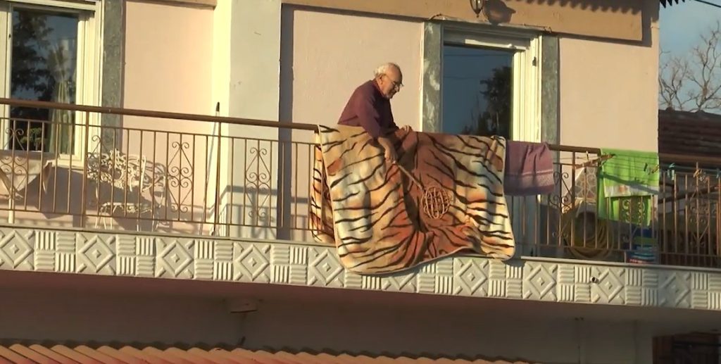 Αναβίωσε το θρακιώτικο έθιμο της “μπάμπως” στην Νέα Πέτρα Σερρών - video