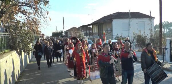 Αναβίωσε το θρακιώτικο έθιμο της “μπάμπως” στην Νέα Πέτρα Σερρών - video