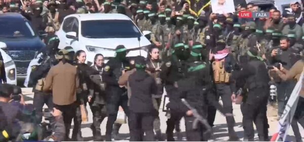 Απελεύθερωση 4 Ισραηλινών ομήρων από τη Χαμάς – Συγκλονιστικές εικόνες στην πλατεία της Γάζας