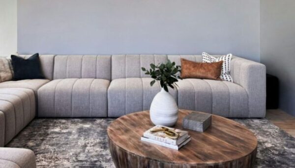 Η τέλεια «συνταγή» διακόσμησης για τον καναπέ σας