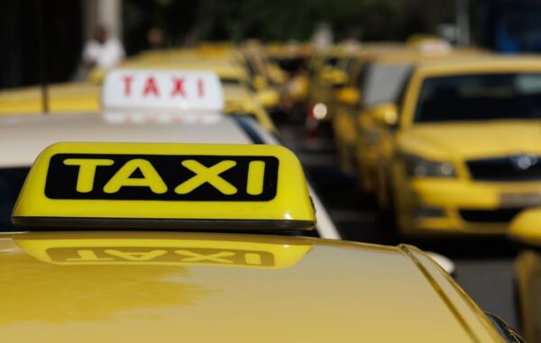 Ανεβάζουν χειρόφρενο τα ταξί – Στάση εργασίας την Πέμπτη 23 Ιανουαρίου από 09.00 έως 15.00