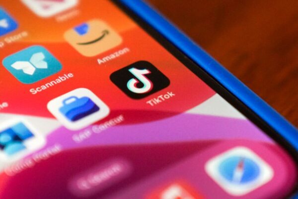 TikTok: Ποιες είναι οι επιπτώσεις για τους Έλληνες δημιουργούς μετά από την απογόρευσή του στις ΗΠΑ