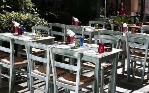 Εστίαση: Έρχεται η ψηφιακή κάρτα εργασίας – “Θα κλείσουν πολλά μαγαζιά – Θα δούμε νέα ωράρια”