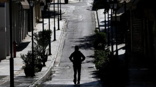 Η υπόθεση μιας 13χρονης από ακριτικό νησί των Δωδεκανήσων σοκάρει, καθώς μαζί με τον 15χρονο φίλο της κατηγορούνται για απόπειρα ανθρωποκτονίας από κοινού.