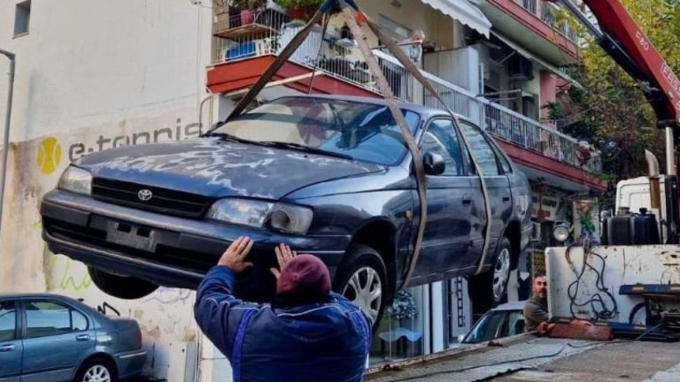 Δήμος Θεσσαλονίκης: Απομακρύνονται 700 παρατημένα οχήματα έως το τέλος του 2025