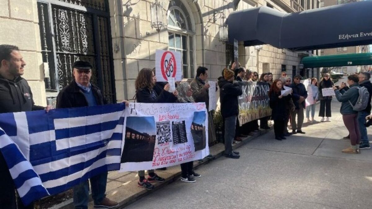 Ομογενείς στην Ν. Υόρκη διαδήλωσαν για τα Τέμπη και ζητούν δικαιοσύνη